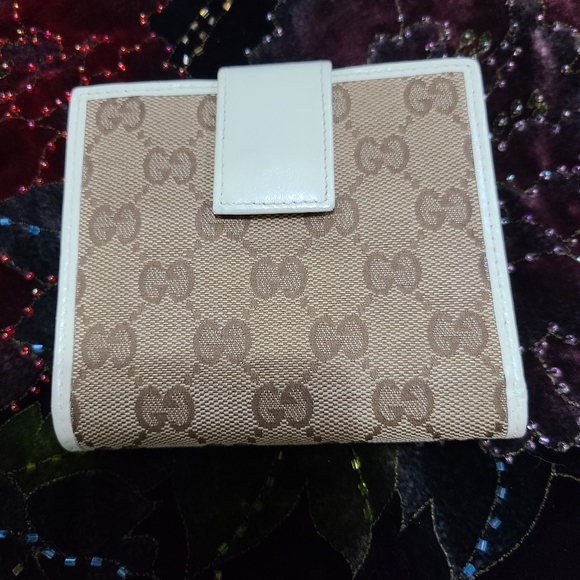 EUC Gucci Wallet - Picture 9 of 15
